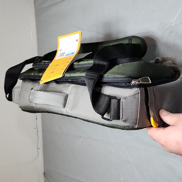 Kensington Laptop 15.4" Bag - Picture 7 of 14